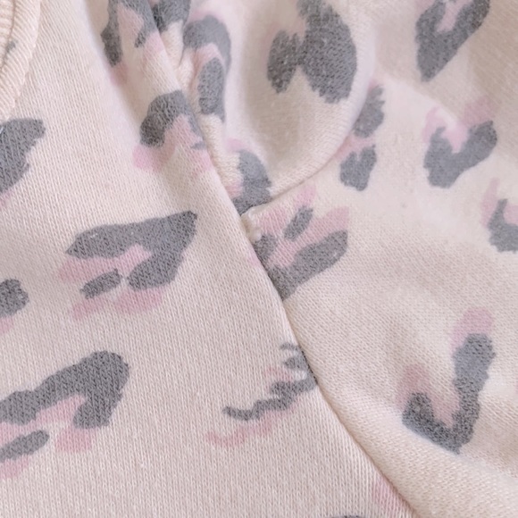 Grayson Mini toddler girls sweatshirt. Size 4T. Cream with leopard print. - Picture 6 of 8